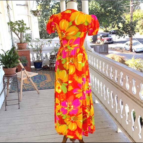 SOLD 60's Karen Ann Psychedelic Duster & Hot Pants - Picture 4 of 8